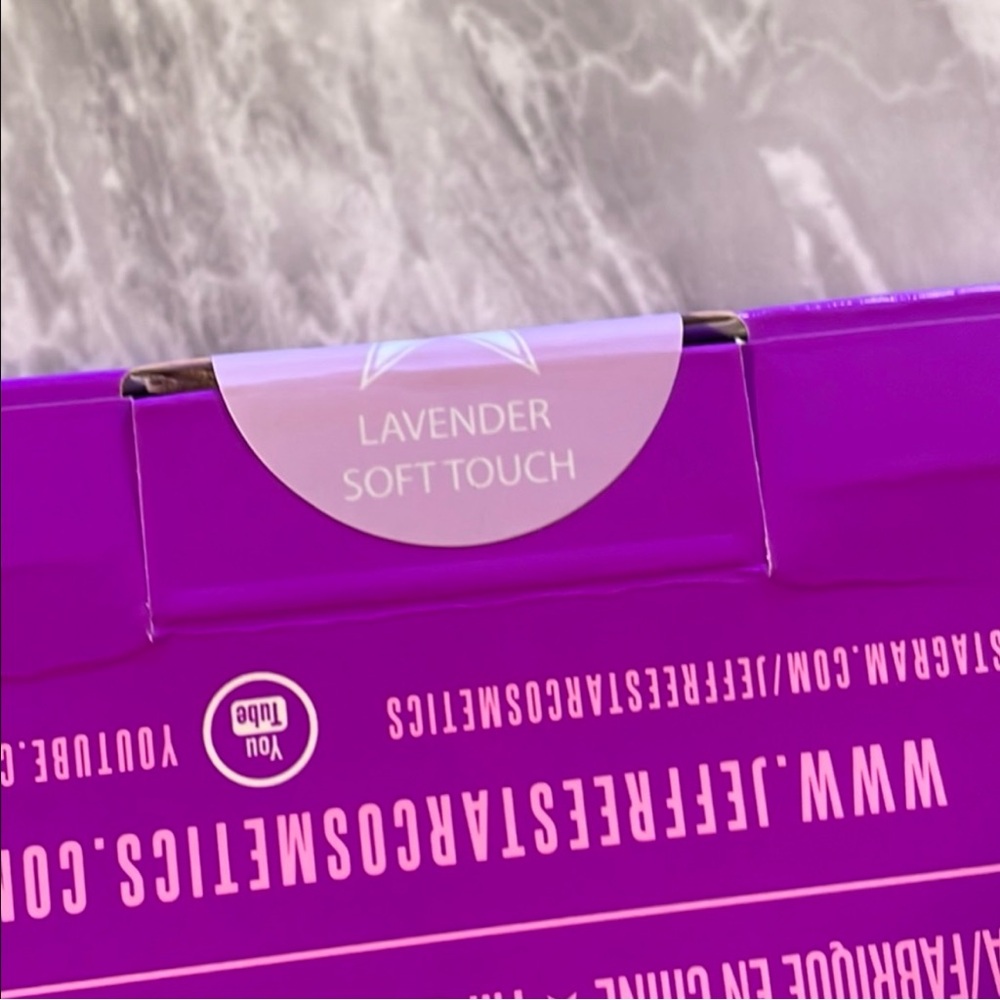 New NIB Jeffree Star Blood Lust Lavender Soft Touch Mirror Purple Matte Portable - Picture 4 of 5
